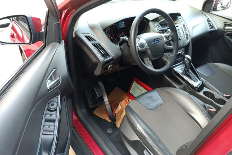 Used Ford Focus 2012 Hatchback 1.6L Automatic Fashion Edition
