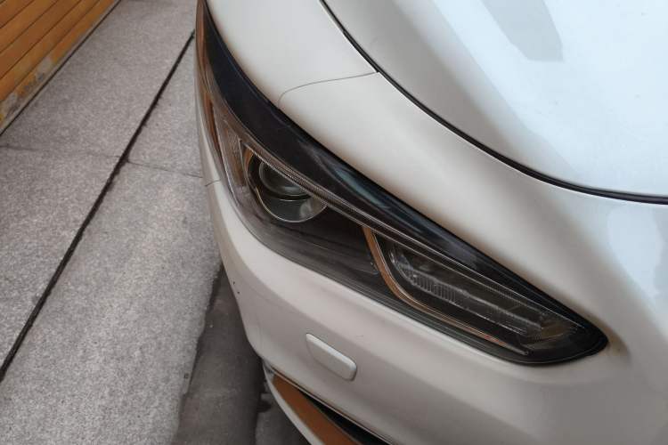 Used Infiniti QX60 2018 2.5 S/C Hybrid Two-Wheel-Drive Champion Family Edition Right Front Headlight