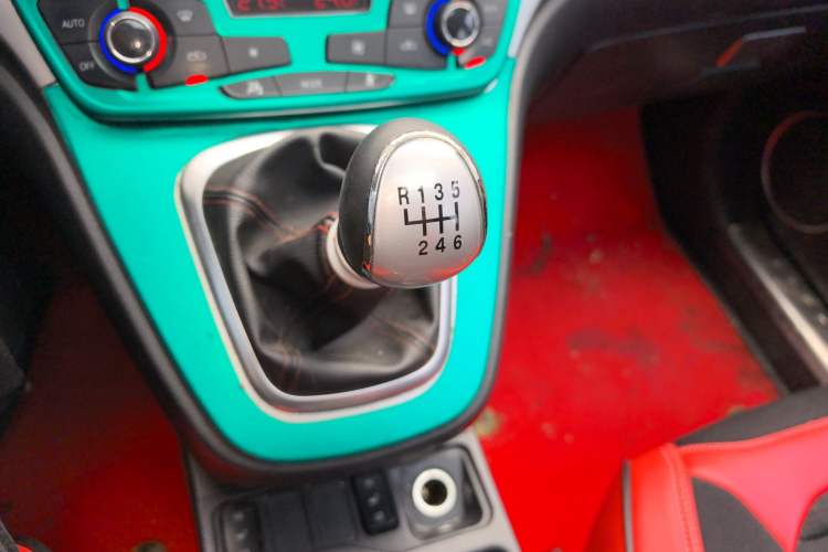 Used Haval H6 2017 Blue Label Sport Edition 1.5T Manual Two-Wheel Drive Elite Model Gear Lever