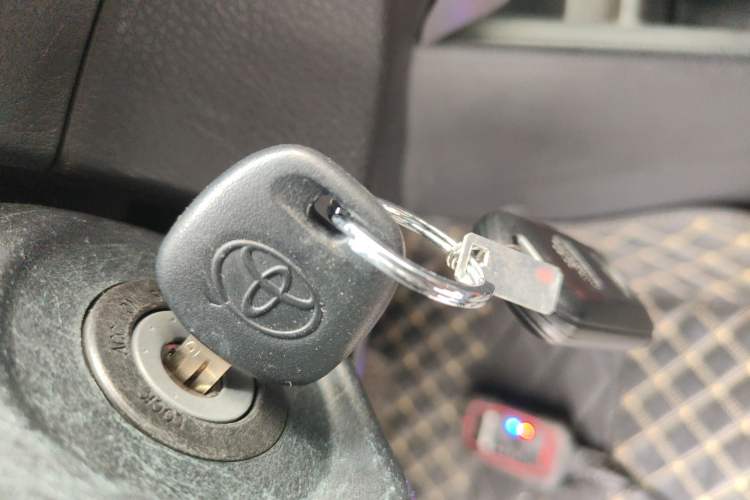 Used Toyota YARiS L Zhi Xuan 2016 Revised Version 1.5G CVT with Dynamic Sunroof