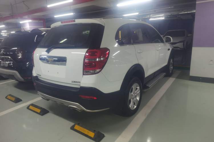 Used Chevrolet Captiva 2015 2.4L Two-Wheel Drive Urban Version 5 Seats Rear Right 45 Deg