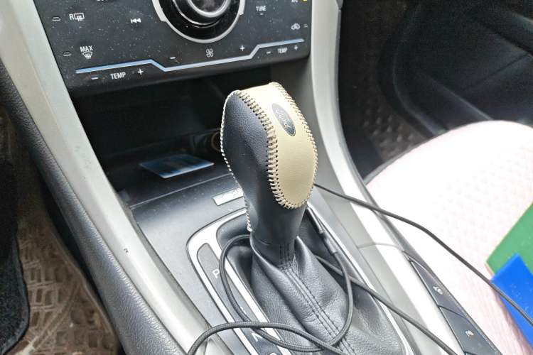 Used Ford Mondeo 2013 2.0L GTDi240 Flagship Edition Gear Lever