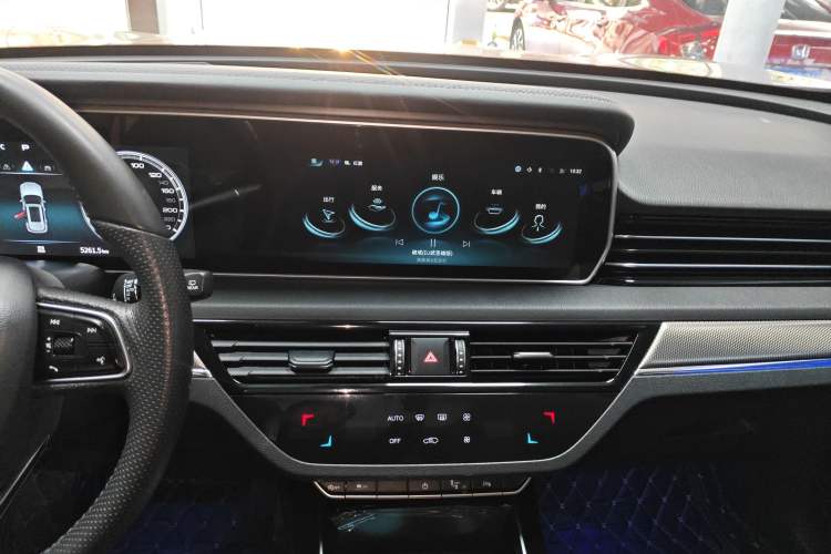 Used Hongqi HS5 2022 Revised Version 2.0T Smart Connect Flagship Edition Audio And AC Panel