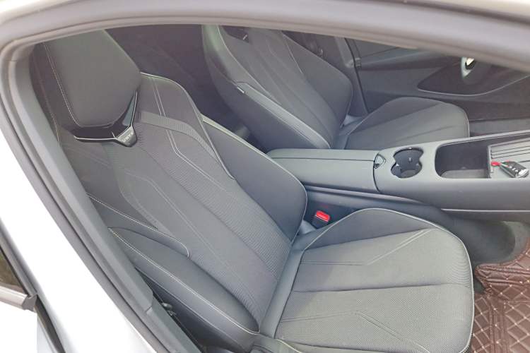 Used Volkswagen ID.UNYX 2024 Revised Pro Long-Range Version Right Front Seat