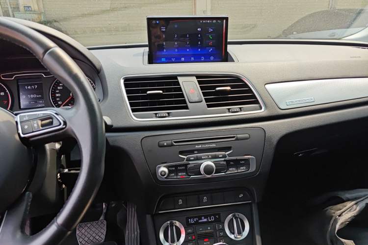 Used Audi Q3 2013 35 TFSI quattro Technology Edition Audio And AC Panel