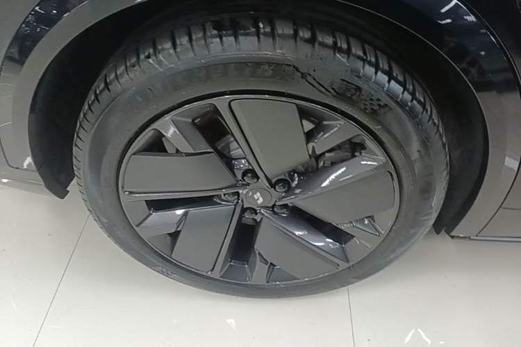 Used Li Auto L8 2025 Max Smart Refresh Edition
