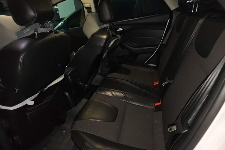 Used Ford Focus 2012 Sedan 1.6L Automatic Fashion Edition
