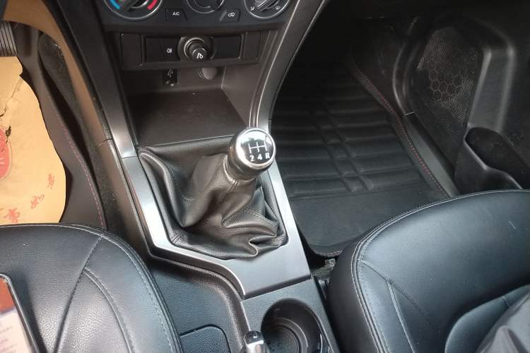 Used Great Wall Wingle 5 2017 2.0T European Version Diesel Two-Wheel Drive Advanced Large Double-Cab GW4D20E