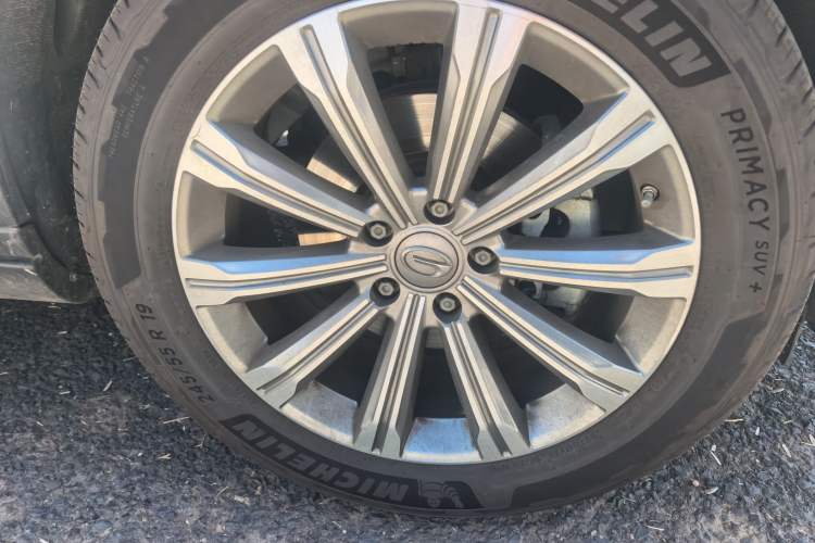 Used GAC Trumpchi GS8 2020 GS8S 390T Two-Wheel Drive Luxury Smart Connectivity Version Right Front Wheel Hub