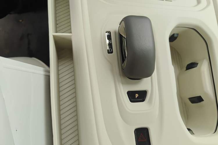 Used Zeekr 009 2024 7-Seater Walk-Through Version Four-Wheel Drive 108 kWh