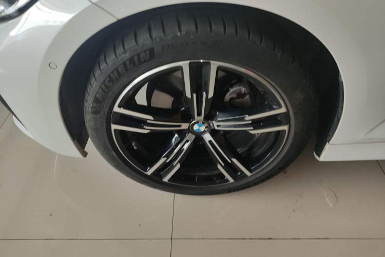 Used BMW 3 Series 2022 325i M Sport Package Left Front Wheel Hub