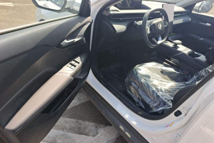 Used CHANGAN Eado 2025 Blue Whale 1.5T 500Bar Prestige Model Driver Seat