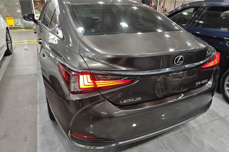 Used Lexus ES 2020 200 Excellence Edition Exterior 1