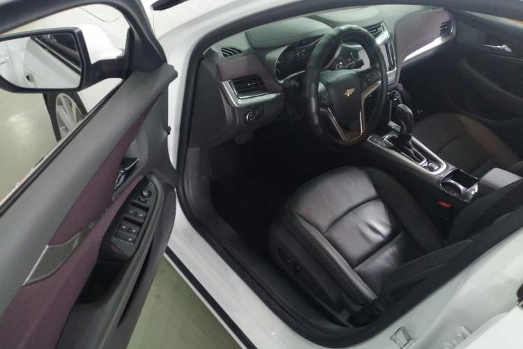 Used Chevrolet Malibu 2018 530T Automatic Luxury Edition Driver Seat