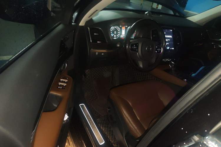 Used Volvo XC90 2018 T5 Zhiyi Edition 7-Seater
