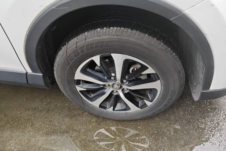 Used Toyota RAV4 2016 2.0L CVT Two-Wheel Drive Smart Edition China V Standard Right Front Wheel Hub