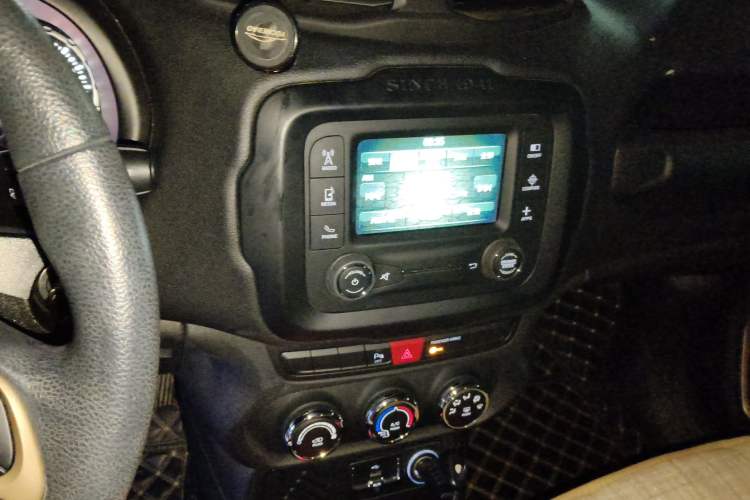 Used Jeep Renegade 2017 180T Automatic High-Energy Version Audio And AC Panel