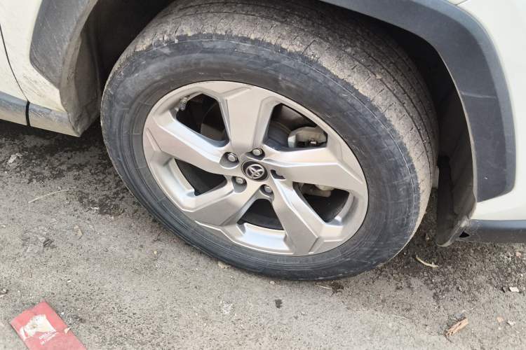 Used Toyota RAV4 2020 Dual-Engine 2.5L E-CVT Two-Wheel Drive Elite Edition Right Front Wheel Hub