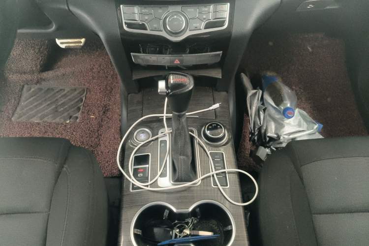 Used Haval H9 2015 2.0T Four-Wheel Drive Standard Model 7 Seats