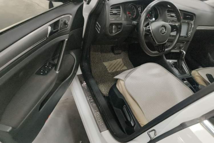 Used Volkswagen Golf 2014 1.6L Automatic Comfort Model Driver Seat