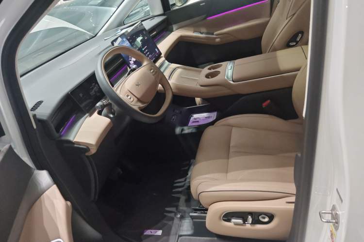 Used XPeng X9 2025 740 Ultra-Long Range Max Left Front Seat