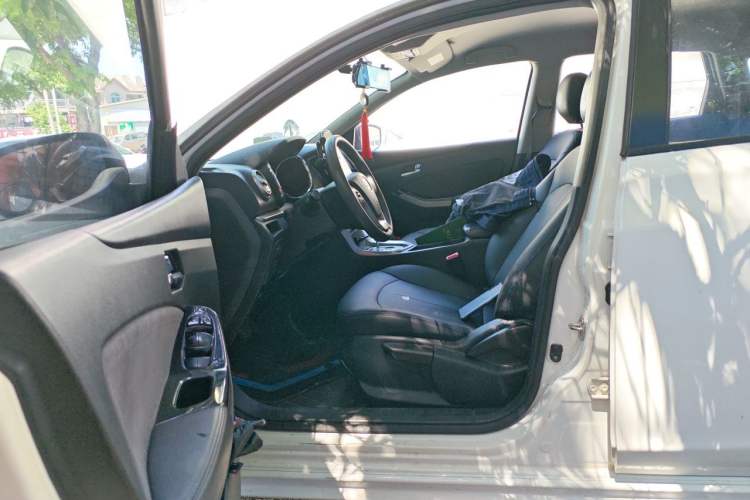 Used Venucia T70 2016 2.0L CVT Smart Choice Edition
