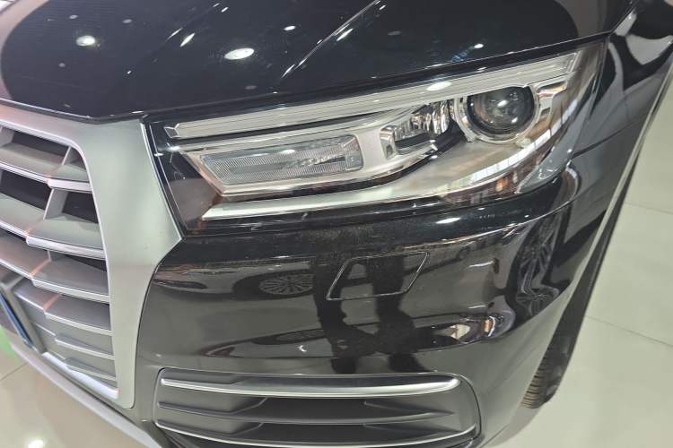 Used Audi Q5L 2018 40 TFSI Prestige Edition China VI Emission Standard Left Front Headlight