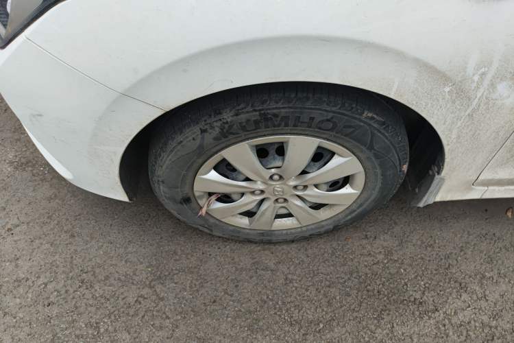 Used Hyundai Verna (older generation) 2020 1.4L Manual GL Refreshed Edition Left Front Wheel Hub