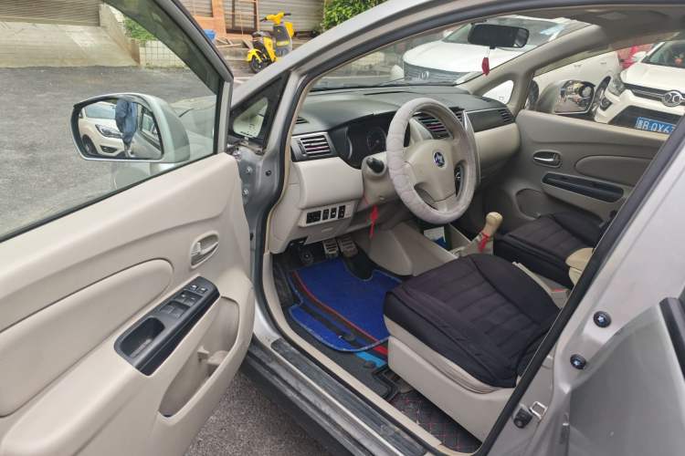 Used Venucia D50 2015 1.6L Manual Fashion Edition Driver Seat