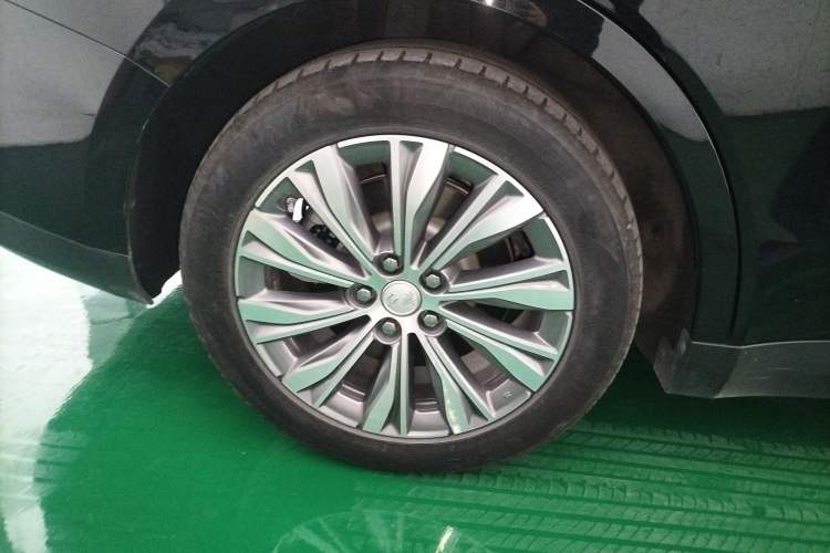 Used Hongqi E-QM5 2022 431 km Charge & Enjoy Edition Right Rear Wheel Hub