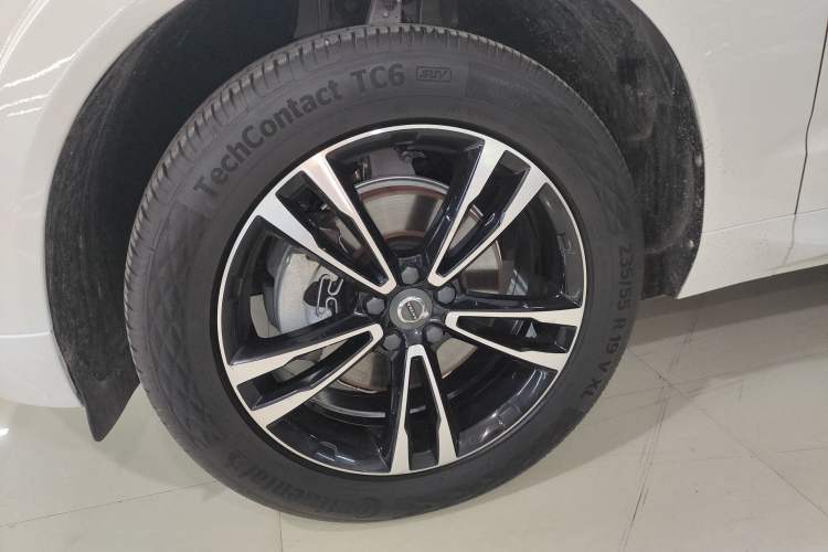 Used Volvo XC60 2019 T5 4x4 Smart Edition China V Standard Left Front Wheel Hub