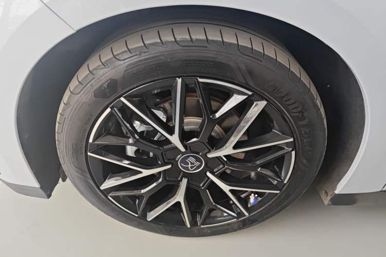 Used BYD Han 2025 DM-i 125KM Prestige Model Left Front Wheel Hub