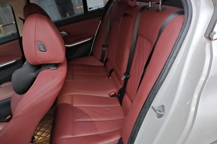 Used BMW 3 Series 2023 320i M Sport Package Interior 4