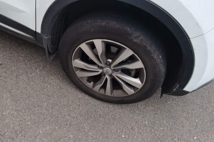 Used Geely Auto Emgrand X7 Sport 2016 2.0L Manual ZhiShang Version
