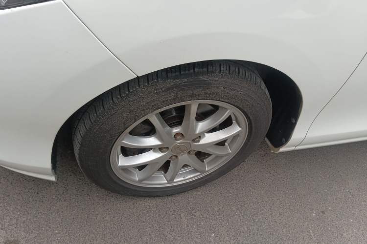 Used BYD M6 2015 2.4L Automatic Prestige Edition Exterior 4