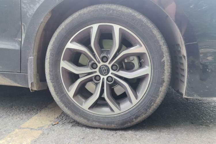 Used Geely Auto Emgrand GT 2017 1.8T Luxury Model Right Front Wheel Hub