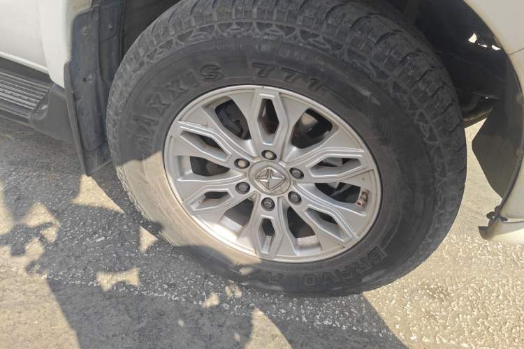 Used JMC Yusheng S350 2013 2.4T Two-Wheel-Drive Special Edition Right Front Wheel Hub