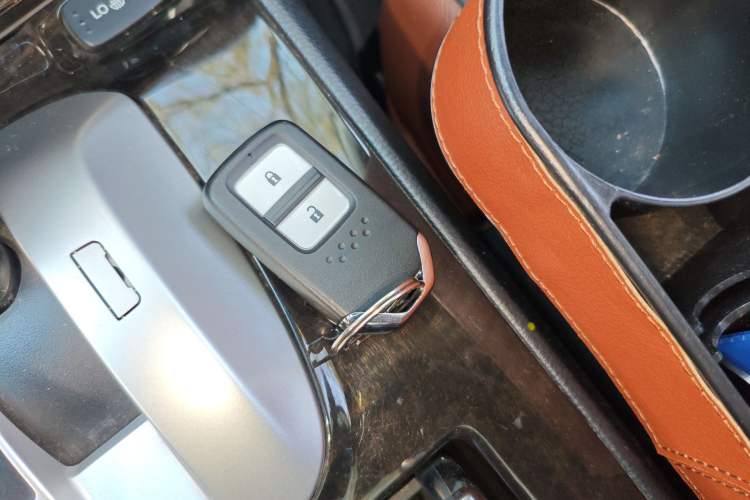 Used Honda Crosstour 2014 3.0L AWD Prestige Navigation Edition Vehicle Key