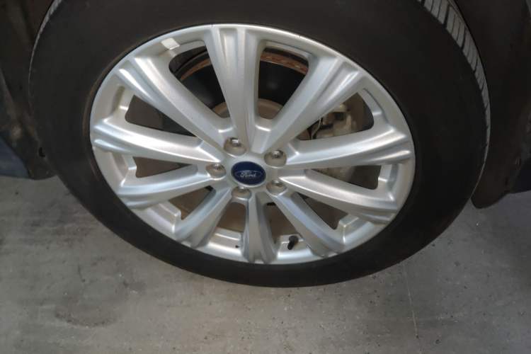 Used Ford Kuga 2017 EcoBoost 245 4x4 Prestige Edition Right Front Wheel Hub