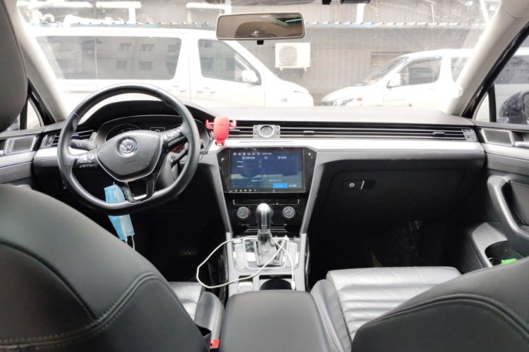 Used Volkswagen Magotan 2017 330TSI DSG Leading Model Center Console