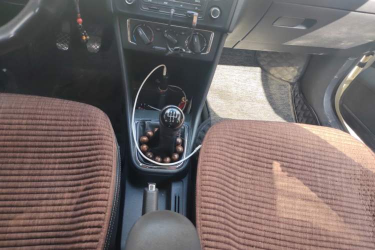 Used Volkswagen Jetta 2013 1.6L Manual Comfort Model Gear Lever