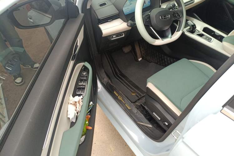 Used Geely Auto Emgrand L HiP 2022 1.5TD-DHT Pro 100KM Super Rui Driver Seat