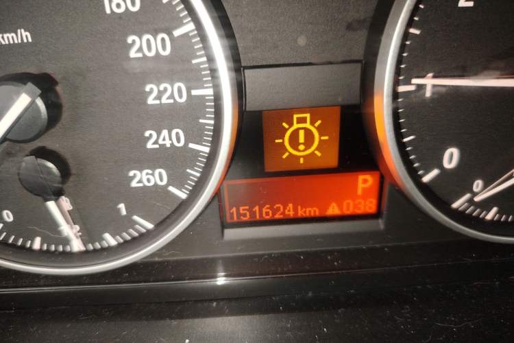 Used BMW X1 2014 sDrive18i Fashion Model Odometer Close Up