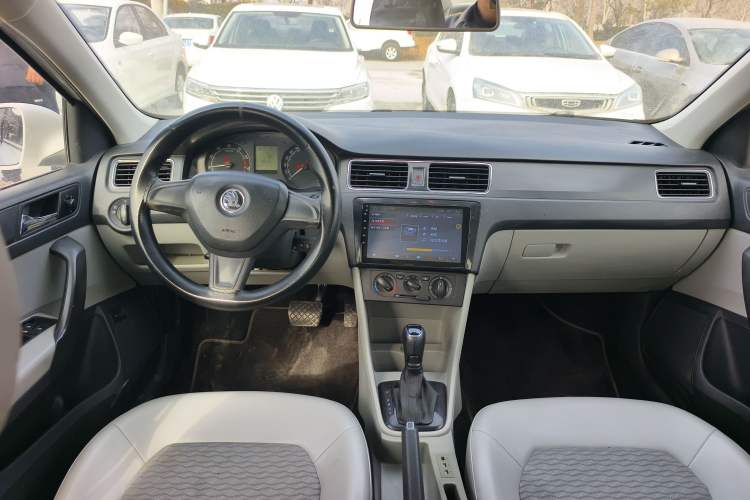 Used Skoda Rapid 2015 1.6L Automatic Smart Selection Model