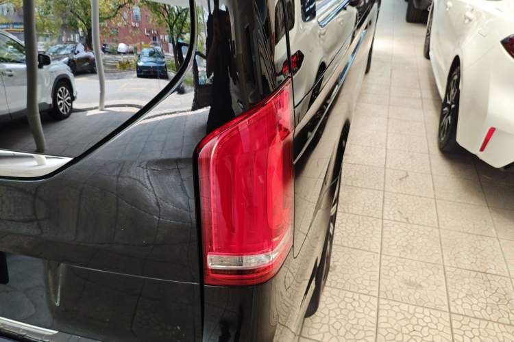 Used Mercedes-Benz V-Class 2021 V 260 L Long-wheelbase Luxury Edition