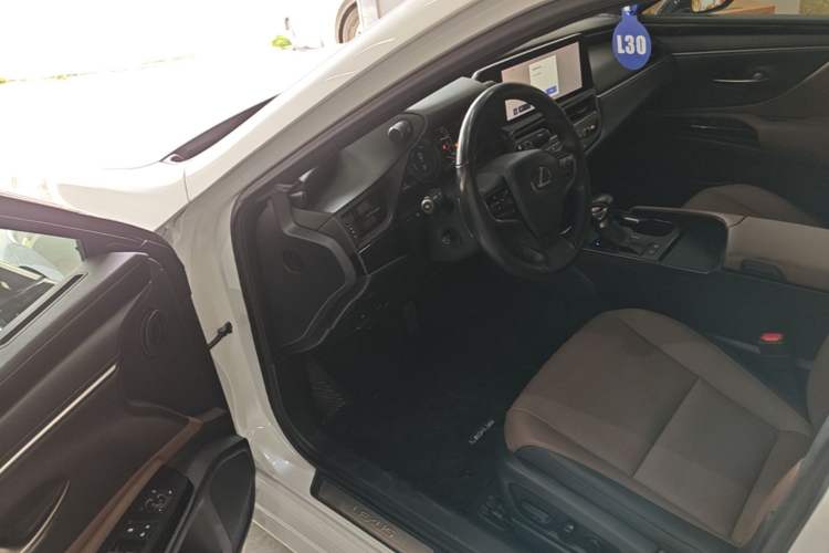 Used Lexus ES 2022 300h Excellence Edition