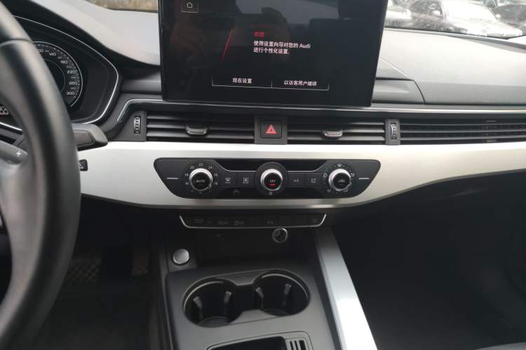 Used Audi A4L 2023 40 TFSI Fashion Dynamic Model Audio And AC Panel