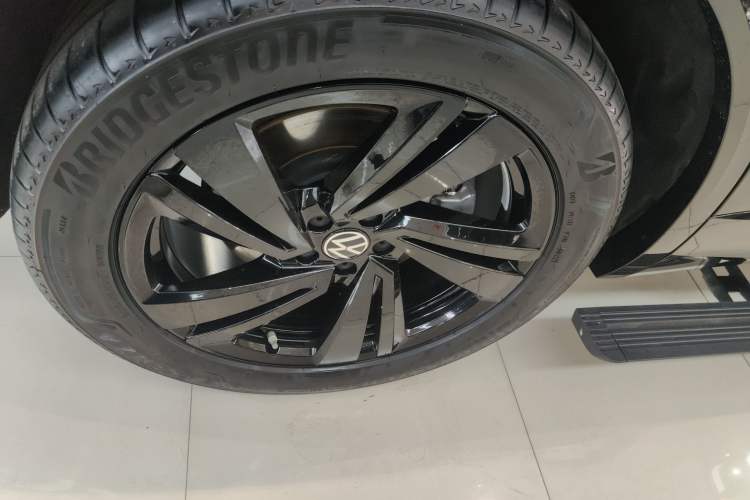 Used Volkswagen Touareg 2023 3.0 TSI Luxury Edition Obsidian Black Sport Package
