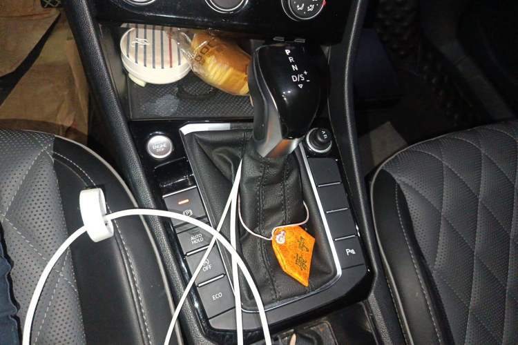 Used Volkswagen Sagitar 2023 280TSI DSG Beyond Lite Edition Gear Lever