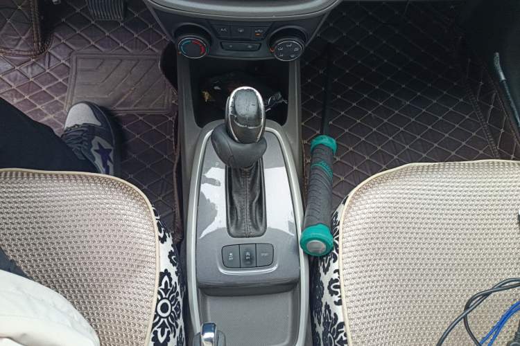 Used Chevrolet Lova RV 2016 1.5L Automatic Comfort Edition Gear Lever